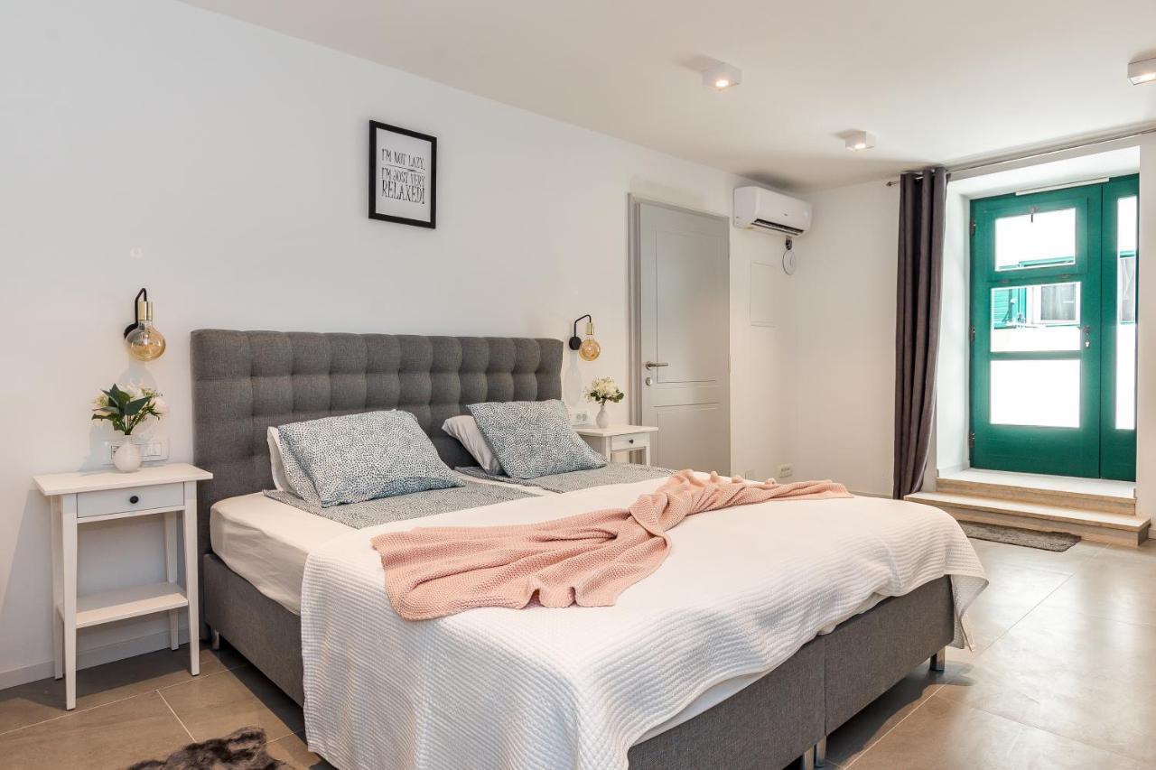 Luxury Apartments Azalea Примоштен Екстер'єр фото