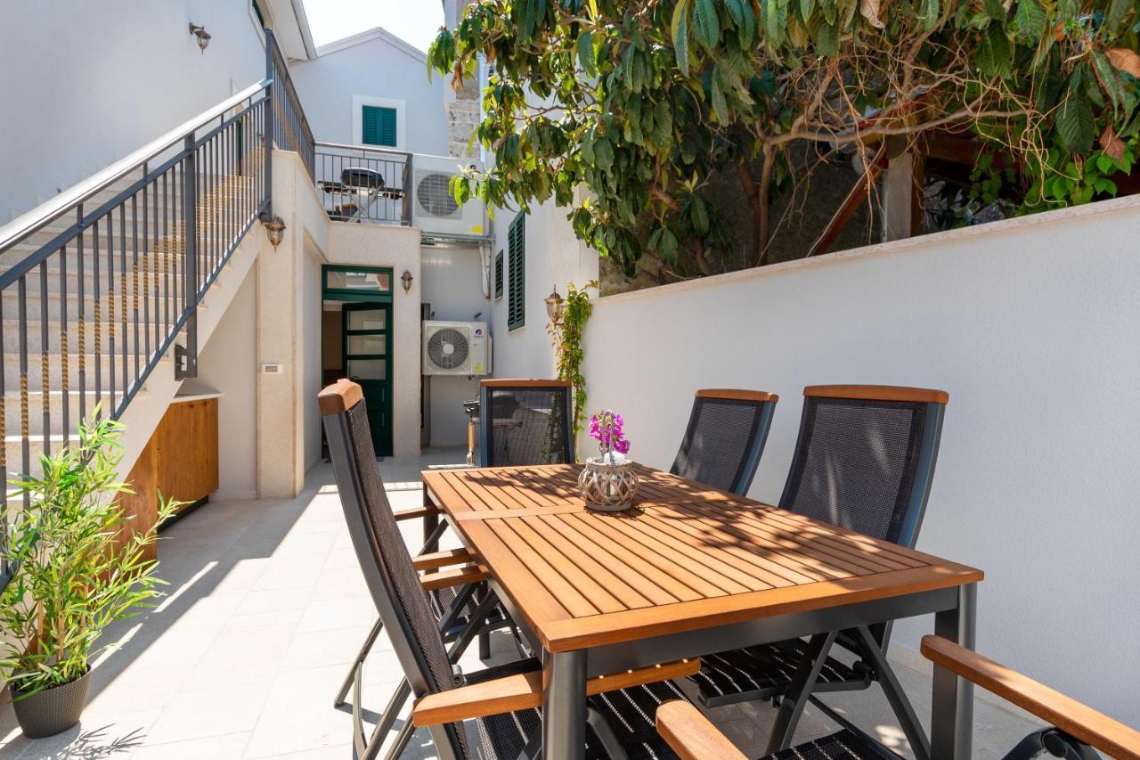 Luxury Apartments Azalea Примоштен Екстер'єр фото