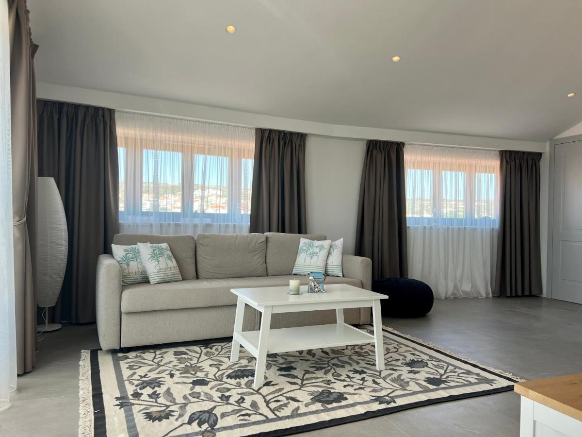 Luxury Apartments Azalea Примоштен Екстер'єр фото