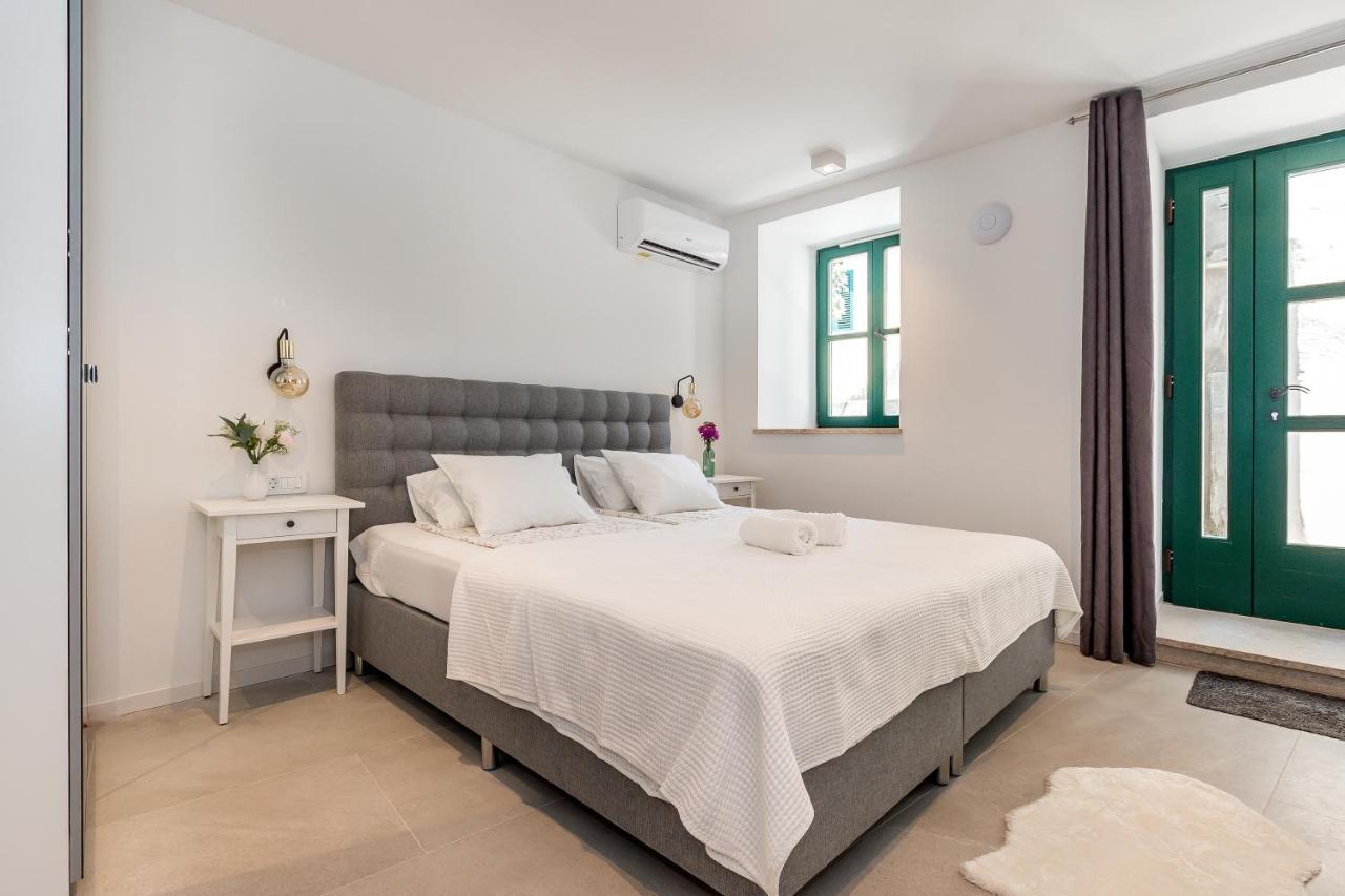 Luxury Apartments Azalea Примоштен Екстер'єр фото