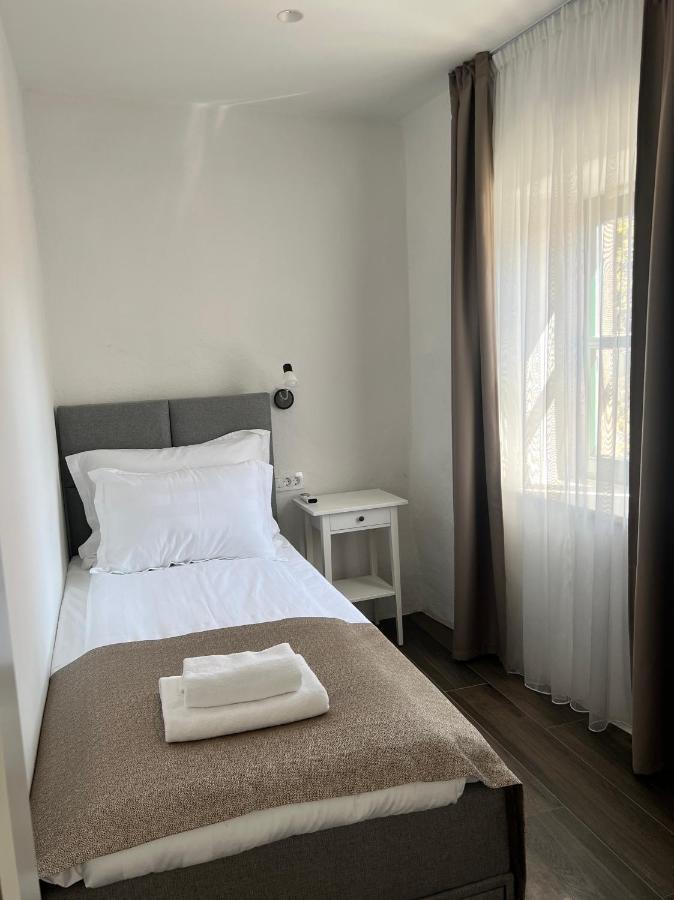 Luxury Apartments Azalea Примоштен Екстер'єр фото