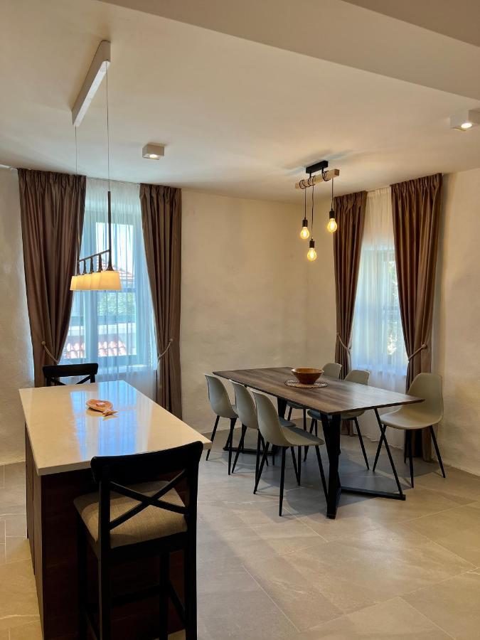 Luxury Apartments Azalea Примоштен Екстер'єр фото