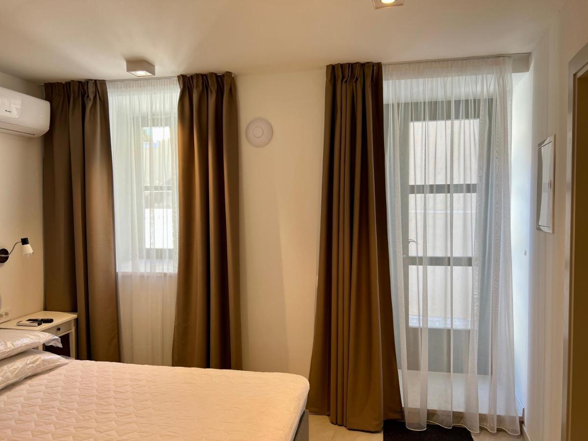 Luxury Apartments Azalea Примоштен Екстер'єр фото