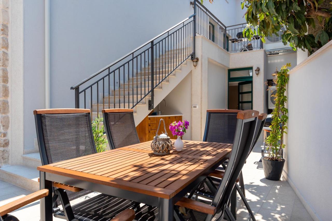 Luxury Apartments Azalea Примоштен Екстер'єр фото